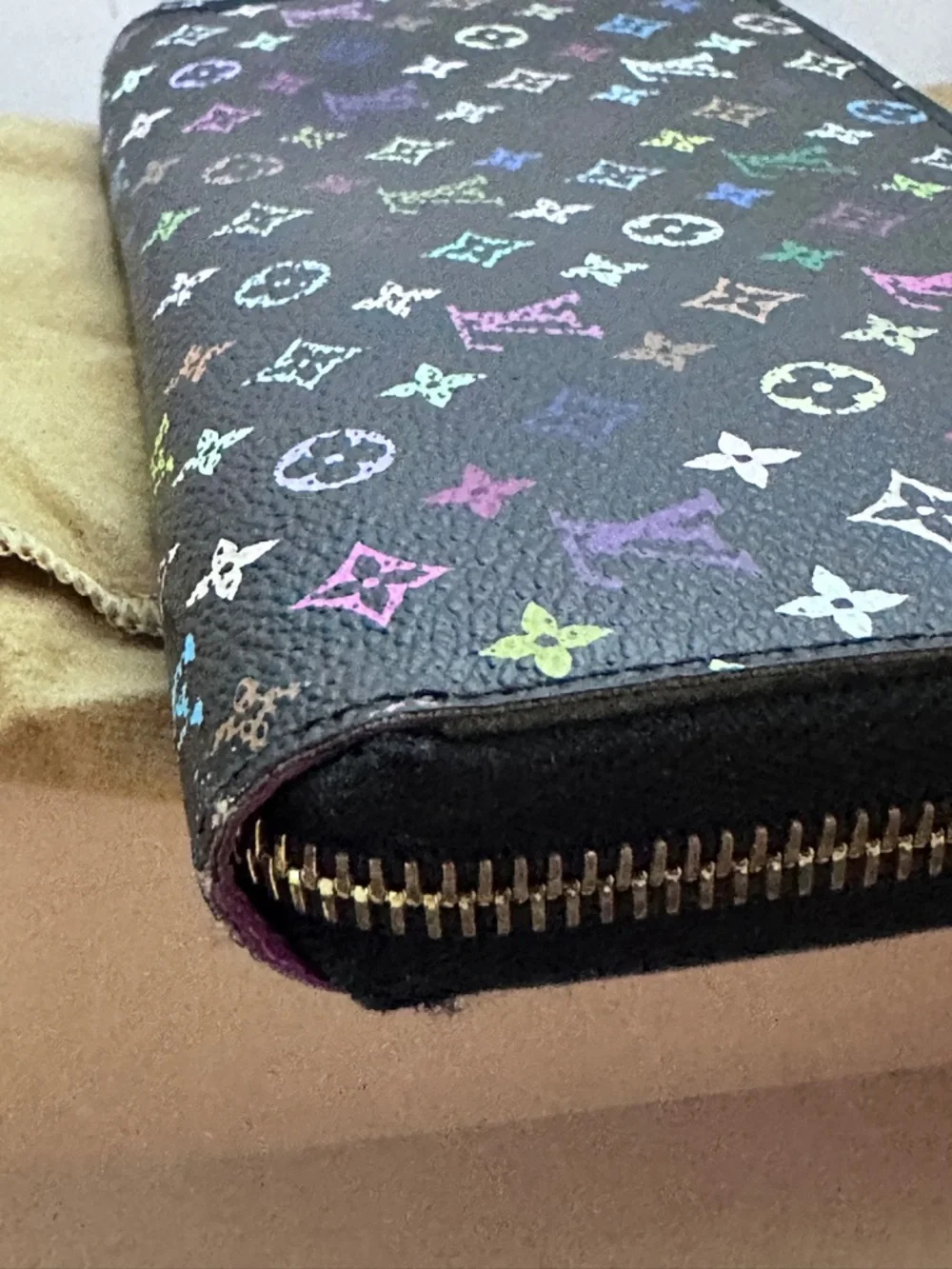 Louis Vuitton Murakami Zippy Wallet. - Picture 7 of 16